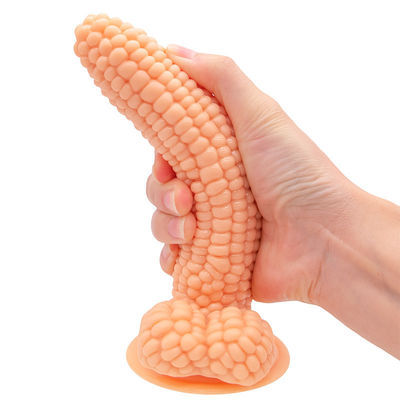 Ein riesiger, realistischer Dildo in Maiskörnchenform